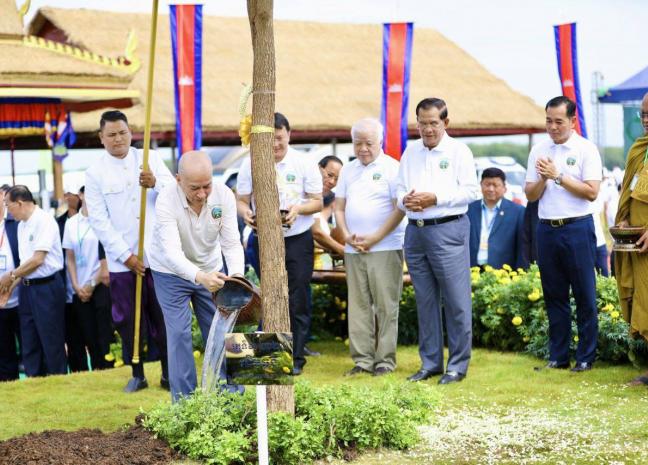 ថ្នាក់ដឹកនាំខេត្តកំពង់ចាម អញ្ជើញចូលរួម ព្រះរាជពិធី រុក្ខទិវា ៩ កក្កដា ឆ្នាំ២០២៥ នៅ ឃុំបុសខ្នុរ ស្រុកចំការលើ