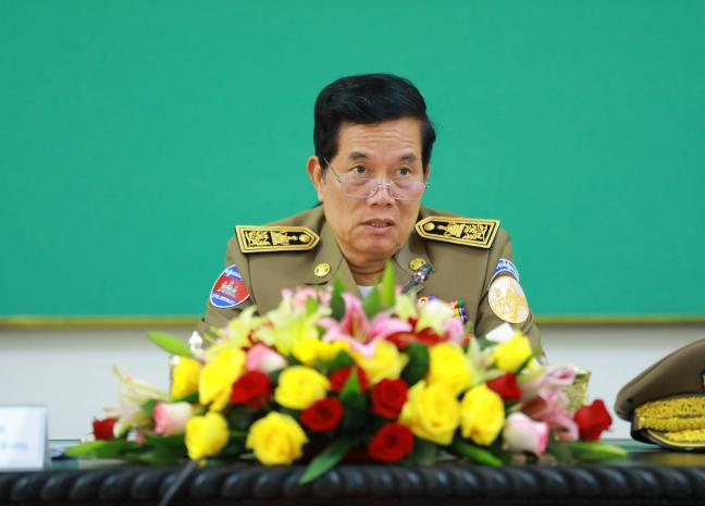 ឯកឧត្ដម ឃួង ស្រេង ណែនាំឱ្យកម្លាំងមានសមត្ថកិច្ច និងអាជ្ញាធរខណ្ឌទាំង១៤ បន្តទប់ស្កាត់ បង្ក្រាបគ្រឿងញៀន ប្រយុទ្ធប្រឆាំងការឆបោកតាមប្រព័ន្ធបច្ចេកវិទ្យា និងជំរុញការអនុវត្ត ការងាររំដោះទឹកចេញពីមូលដ្ឋានប្រជាពលរដ្ឋ និងចេញពីក្នុងរាជធានីភ្នំពេញ
