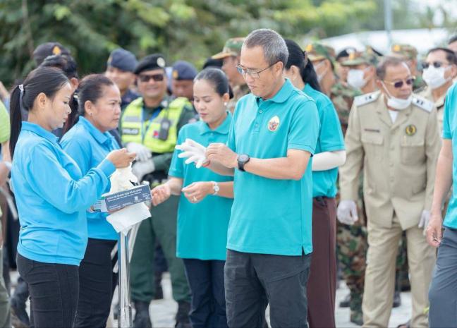 ឯកឧត្តម សួន សុម៉ាលីន អញ្ជើញបន្តយុទ្ធនាការសម្អាតអនាម័យបរិស្ថាន នៅចំណុចទីប្រជុំជនផ្សារទ្រា និងតាមដងផ្លូវខេត្ត៣១២ ក្នុងស្រុកព្រះស្ដេច