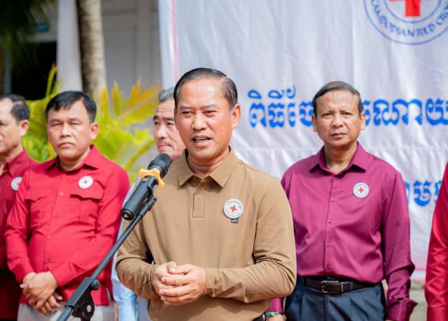 ឯកឧត្តម វ៉ី សំណាង នាំយកអំណោយមនុស្សធម៌ ចែកជូនបងប្អូនប្រជាពលរដ្ឋ ២៦៤គ្រួសារ នៅស្រុកអង្គរបូរី