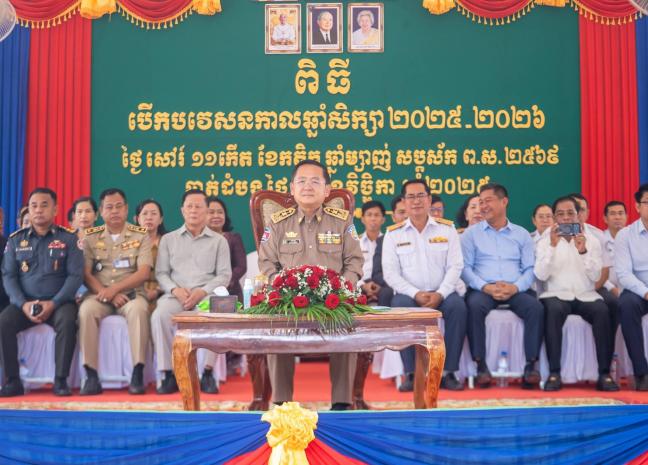 ឯកឧត្តម សុខ លូ ណែនាំដល់សិស្សានុសិស្សត្រូវខិតខំប្រឹងប្រែងរៀនសូត្រដើម្បីក្លាយជាធនធានមនុស្សនៅក្នុងសង្គម ចៀសឆ្ងាយពីគ្រឿងញៀន