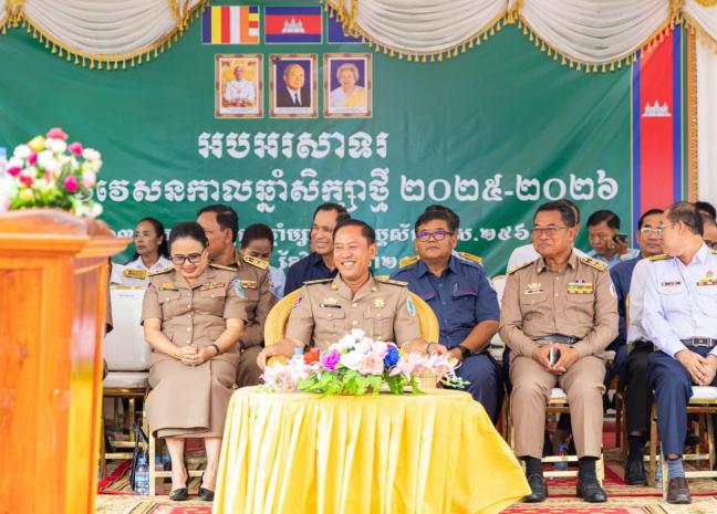 ឯកឧត្តម វ៉ី សំណាង ជំរុញសិស្សានុសិស្សឱ្យខិតខំរៀនសូត្រ ដើម្បីអនាគតប្រទេសជាតិ