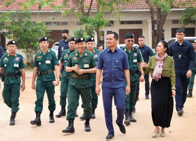 ឯកឧត្តមអភិសន្តិបណ្ឌិត ស សុខា និងលោកជំទាវ អញ្ជើញចុះពិនិត្យដំណើរការសាងសង់អគាររដ្ឋបាលថ្មី នៃស្នងការដ្ឋាននគរបាលខេត្តបន្ទាយមានជ័យ ដែលបាននិងកំពុងដំណើរការសាងសង់