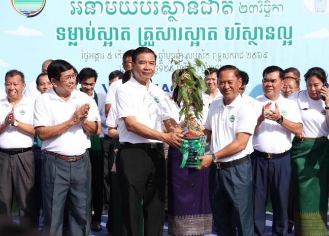 អភិបាលខេត្តតាកែវ ៖ ការចូលរួមសម្អាតអនាម័យបរិស្ថាន គឺជាភាពចំបាច់ដើម្បីលើកកម្ពស់សោភ័ណភាពខេត្ត និងទាក់ទាញនូវភ្ញៀវទេសចរណ៍