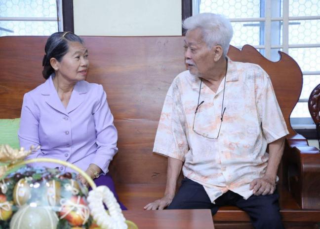 សម្តេច​ ម៉ែ​ន​ សំ​អន​ អញ្ជើញសួរសុខទុក្ខ ឯកឧត្តម​ ប៉ែន​ បញ្ញា