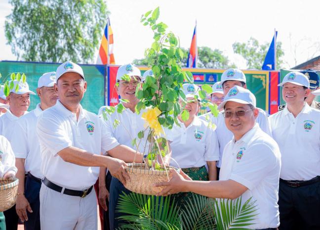 ឯកឧត្តម វ៉ី សំណាង 