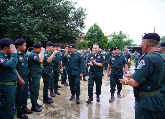 ឯកឧត្តម ឧត្តមអគ្គានុរក្សថ្នាក់លេខ១ ឈន សាណាត និងឯកឧត្តម ឧត្តមសេនីយ៍ឯក ឯម វិចិត្រ អញ្ជើញជួបសំណេះសំណាលសួរសុខទុក្ខ ជាមួយវរសេនាតូចនគរបាលការពារ វរព្រំដែនគោកលេខ ៨២៧ និងវរព្រំដែនទឹកលេខ ២៦៩