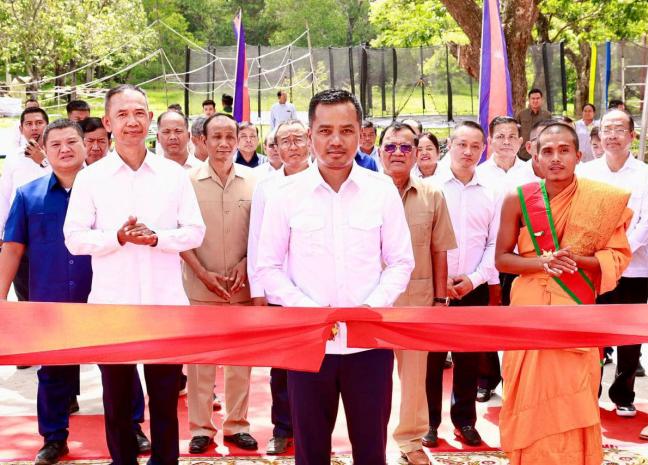 ឯកឧត្តមអភិសន្តិបណ្ឌិត ស សុខា អញ្ជើញជាអធិបតីពិធីសម្ពោធឧបដ្ឋានសាលា និងសមិទ្ធផលនានា ក្នុងវត្តពានរោង ស្ថិតនៅក្នុងភូមិពានរោង