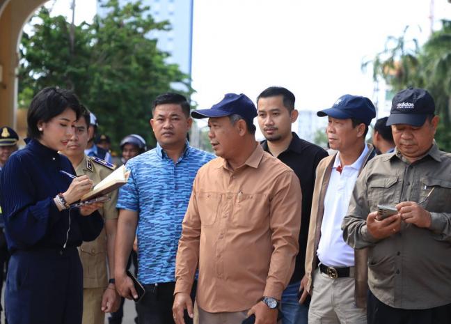 ឯកឧត្ដម អ៊ុំ រាត្រី អញ្ជើញចុះពិនិត្យមេីល ច្រកទ្វារព្រំដែន អន្តរជាតិប៉ោយប៉ែត