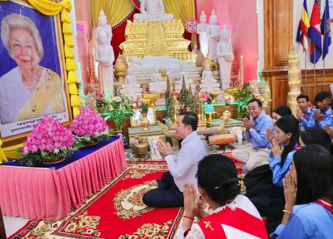 សាខាកាកបាទក្រហមកម្ពុជាខេត្តកំពង់ចាម ប្រារព្ធព្រះរាជពិធី បុណ្យចម្រើនព្រះជន្ម សម្ដេចព្រះមហាក្សត្រី នរោត្តម មុនិនាថ សីហនុ ព្រះវររាជមាតាជាតិខ្មែរ